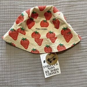 Bobo Choses Strawberries All Over Print Bucket Hat NWT, fun fruit prints